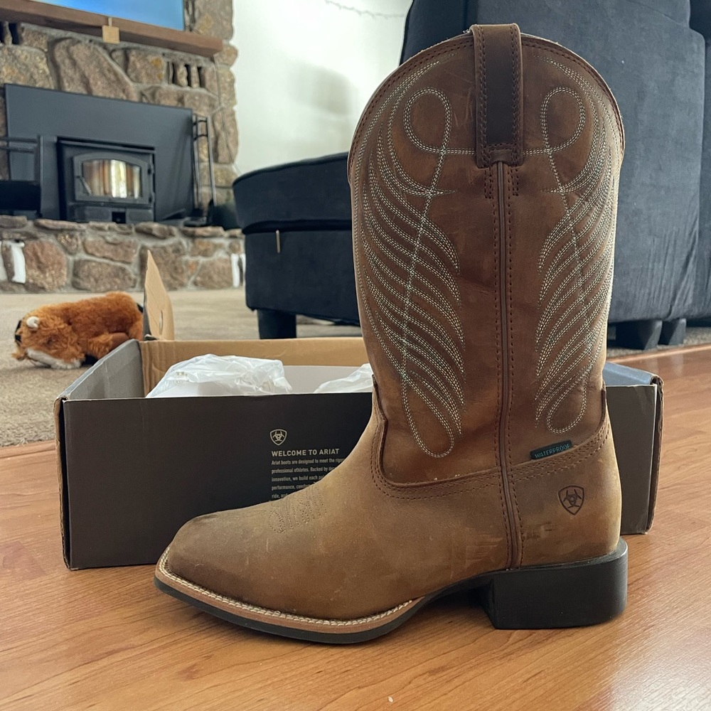 Ariat Size 9.5 Womens Round Up Wide Square Toe H20